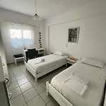 アパート Panormitis House